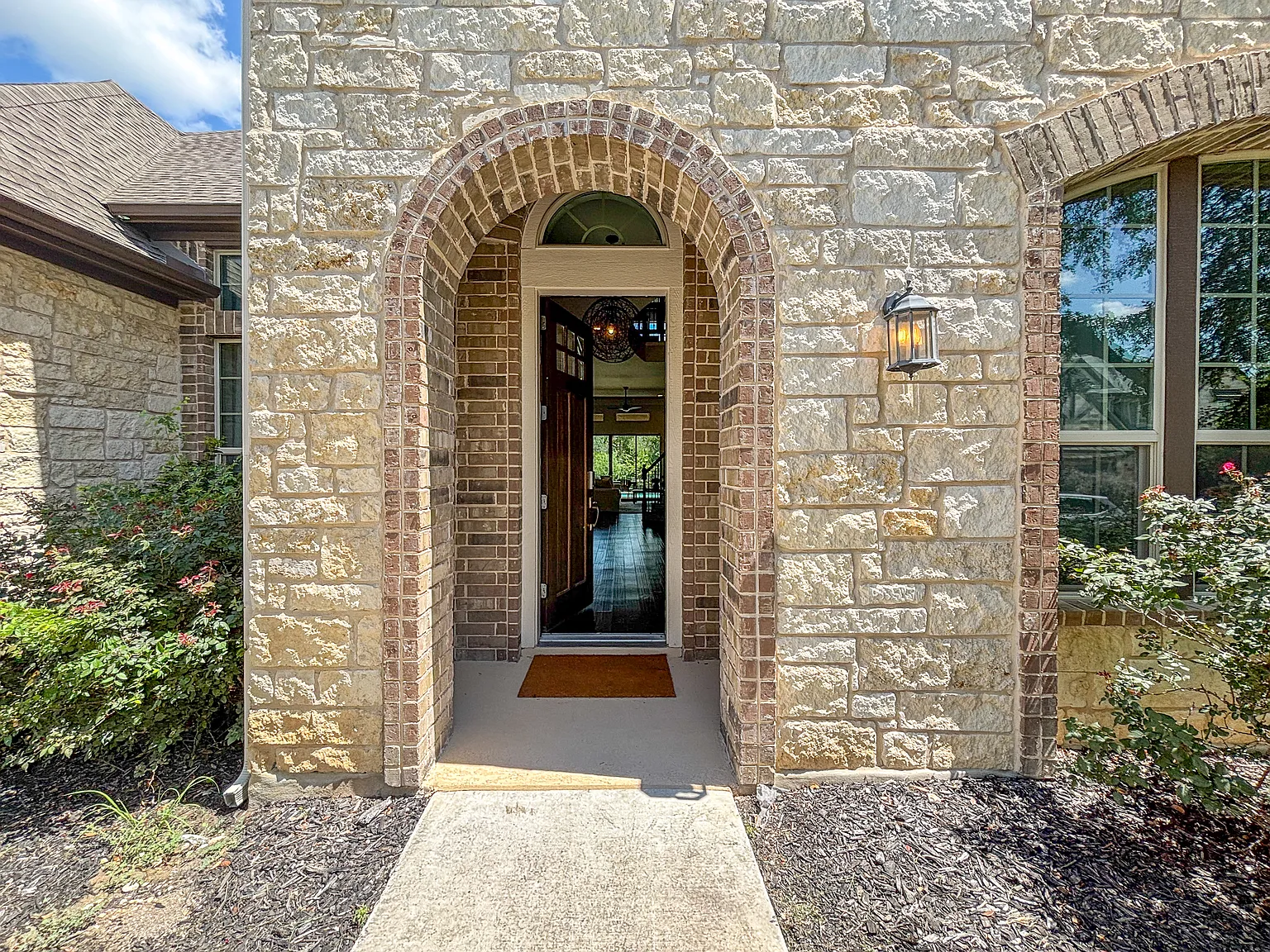 5 bed, 4.5 bath, 4585 sqft, $7,000 — Photo 3