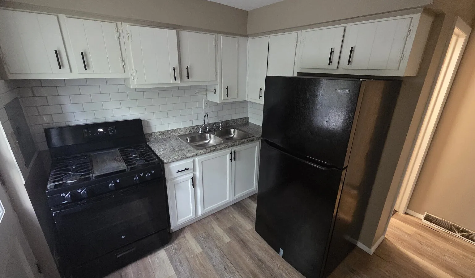 3 bed, 1.5 bath, 1130 sqft, $1,350 — Photo 4