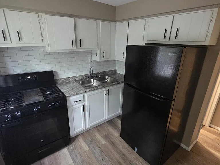 4525 E 143rd St #I — Photo 4
