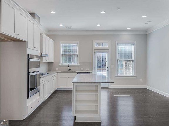 3rd image of 3547 Parkside Way