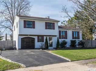 44 Morton St, Port Jefferson Station, NY 11776