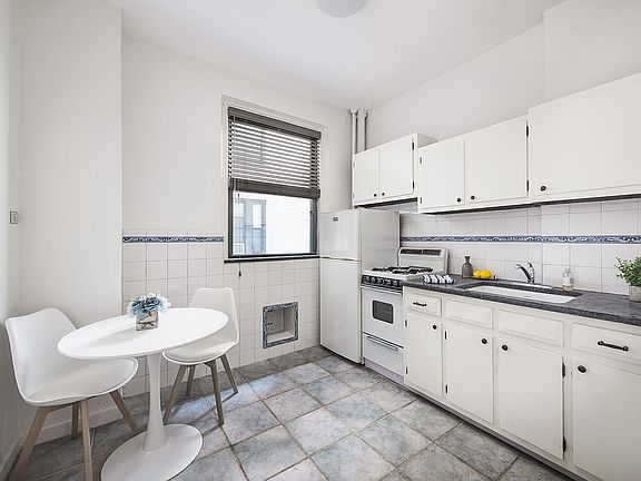 5th image of 201 W 89th St APT 4C