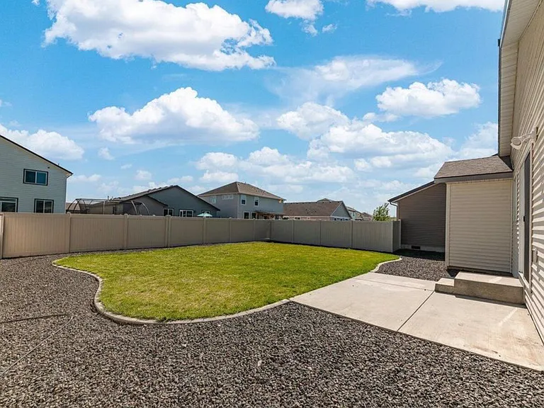1526 N Minam Loop — Photo 3