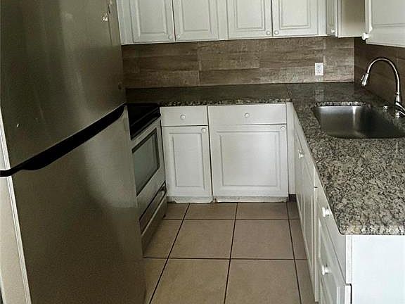 2nd image of 2695 Fruitville Rd