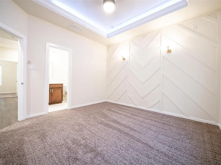 3239 Pine St — Photo 13