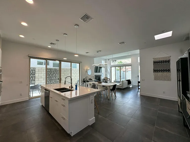 54620 Avenida Juarez — Photo 15