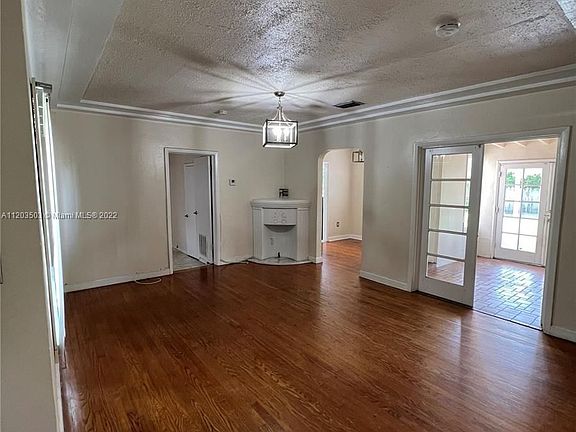 2nd image of 9225 Carlyle Ave #9225