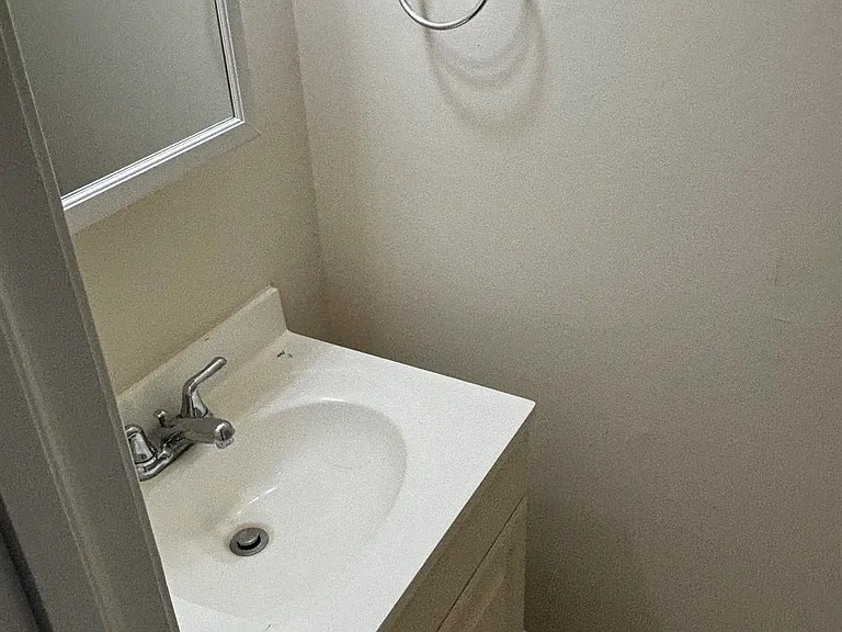 241 Washington Pl — Photo 8