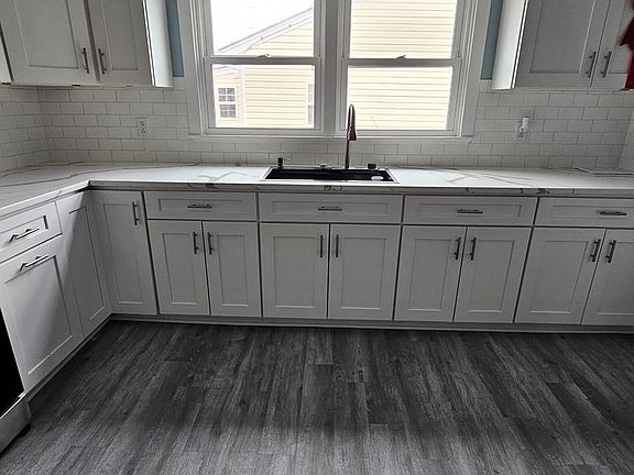 4th image of 2015 Senseny Rd