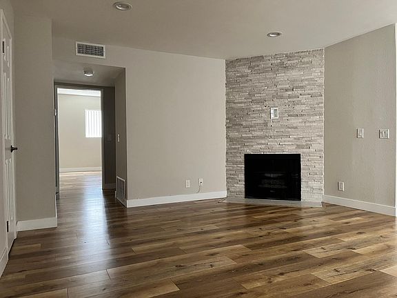 4th image of 544 E Tujunga Ave APT 105