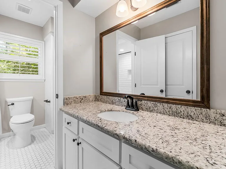 7 Elwood Hills Ct — Photo 35