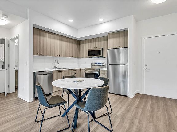 4th image of 935 Academy Way #322