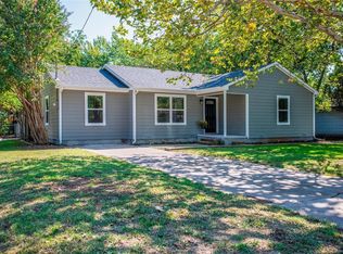 1220 N Howeth St, Gainesville, TX 76240