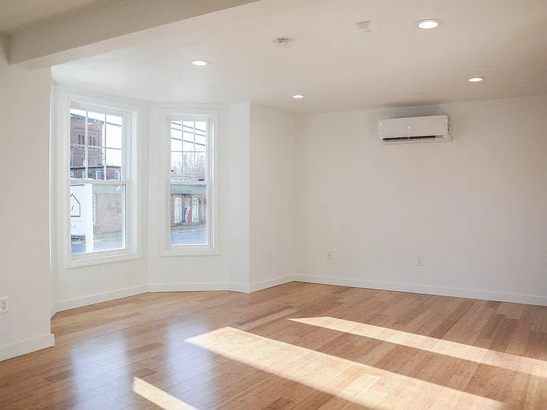 548 Main St #1 — Photo 1
