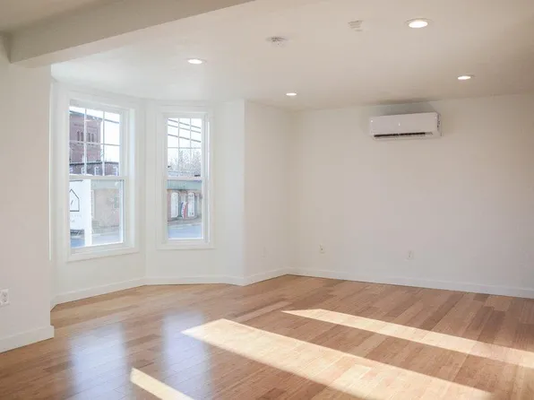 548 Main St, Fiskdale, MA