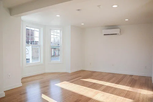 548 Main St #1 Photo 1