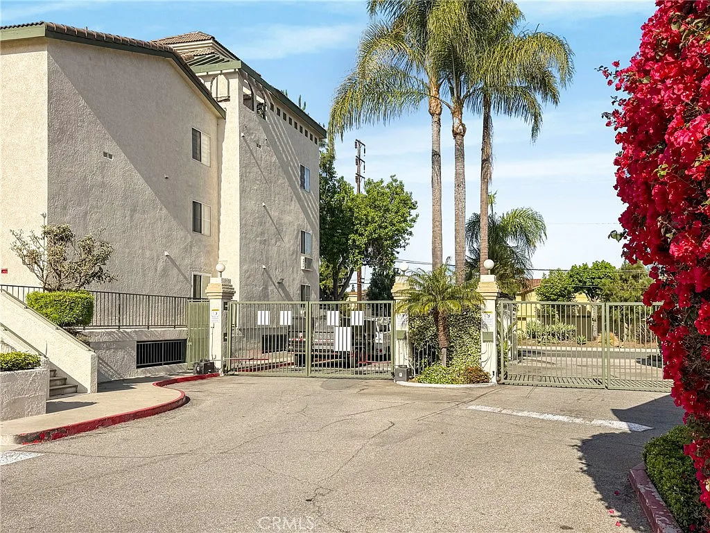 1 bed, 630 sqft, $1,900 — Photo 3