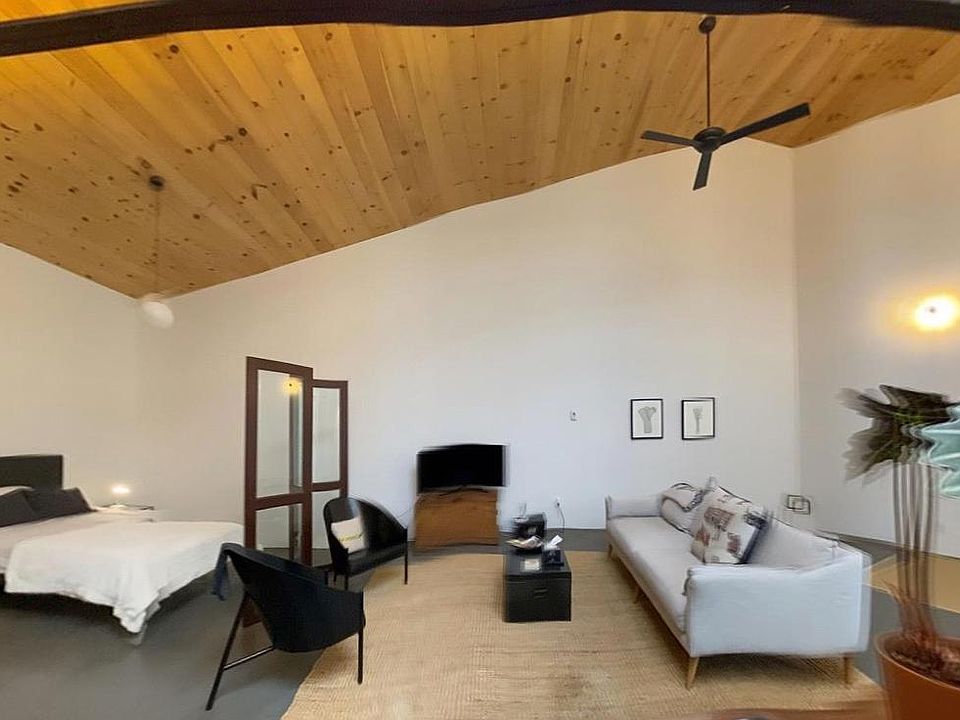 Sleeping Area (l) with Living Area (r)