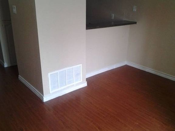 2 tone-baseboards