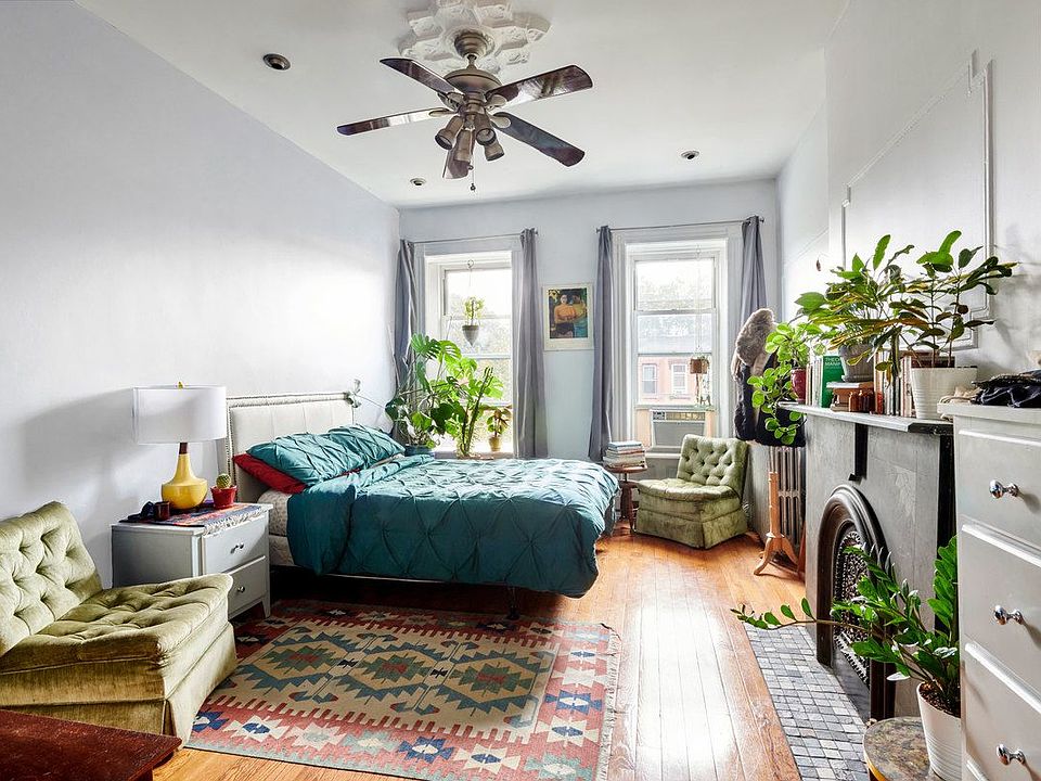 2nd image of 584 Halsey St #2