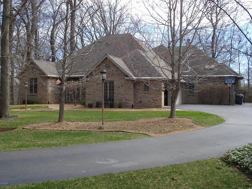 1st image of 2385 Forest Hills Ln