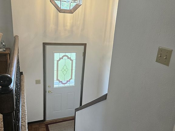 3rd image of 802 Pine Cir