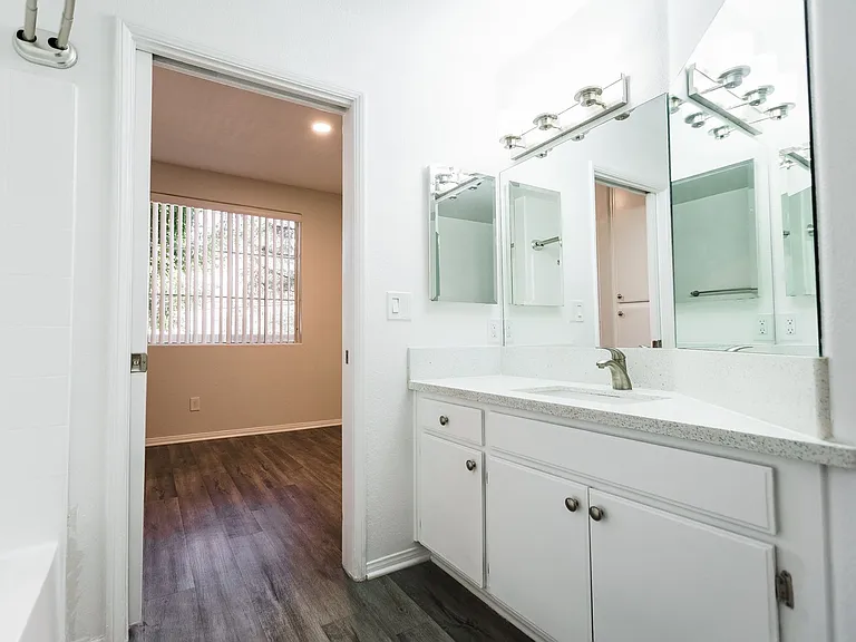 311 South Doheny Drive — Photo 22