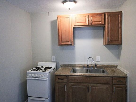 4th image of 200 E 6th St Unit G