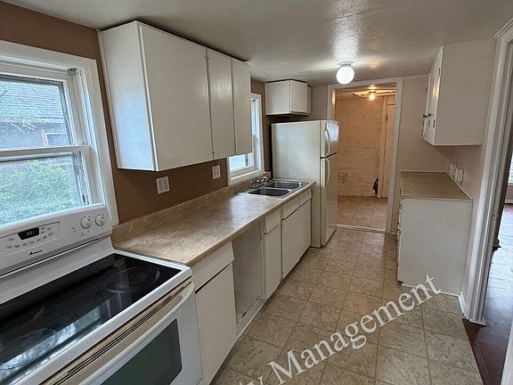 4th image of 319 1/2 7th Ave