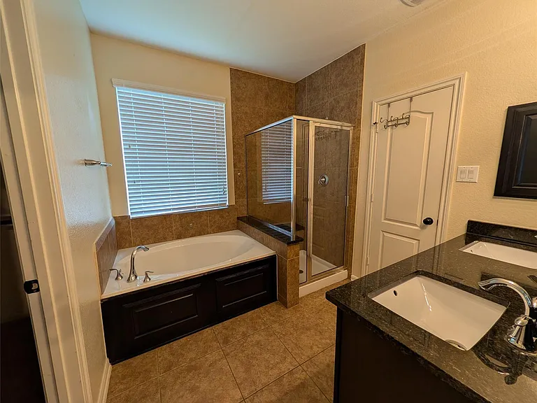 6614 Hunters Creek Ln — Photo 11