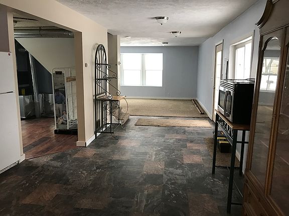 3rd image of 3561 Brandau Ave NE