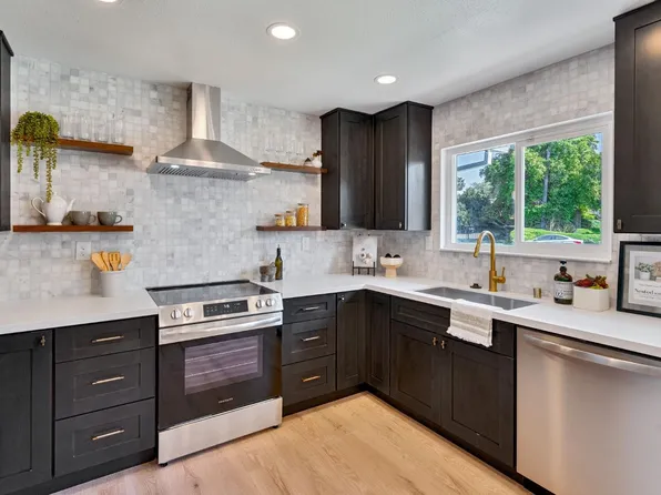 6270 Greenhaven Dr, Sacramento, CA 95831
