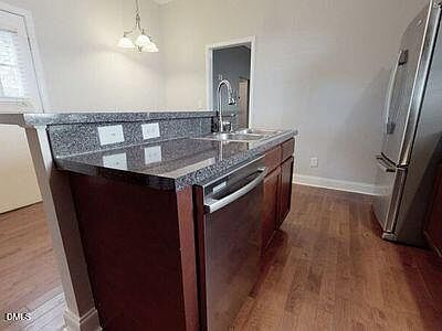 4th image of 1102 Oakwood Ave