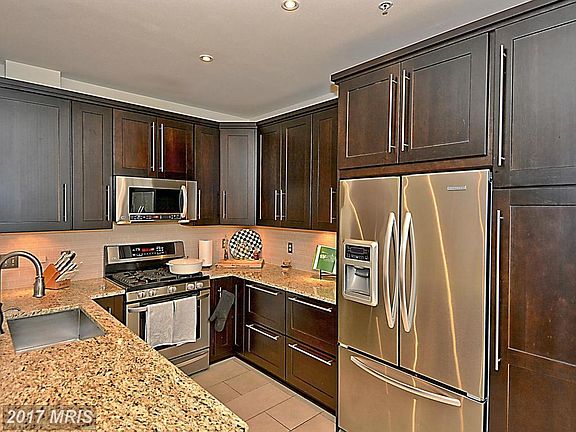 3rd image of 726 N Tazewell St