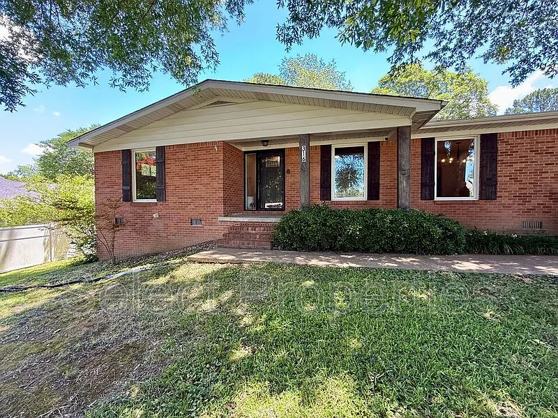 3 bed, 2.0 bath, 2054 sqft, $2,300 — Photo 2