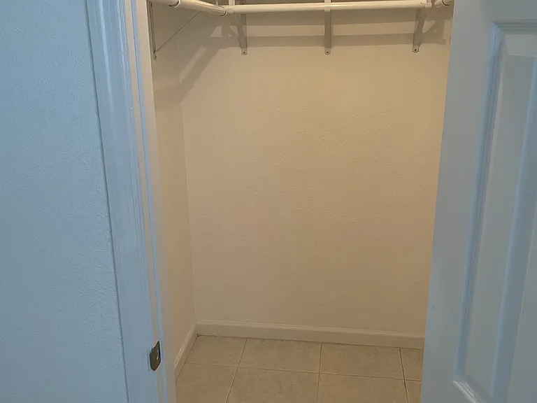 801 NE 28th St #101 — Photo 14
