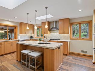 5880 Boulder Bridge Ln, Shorewood, MN 55331