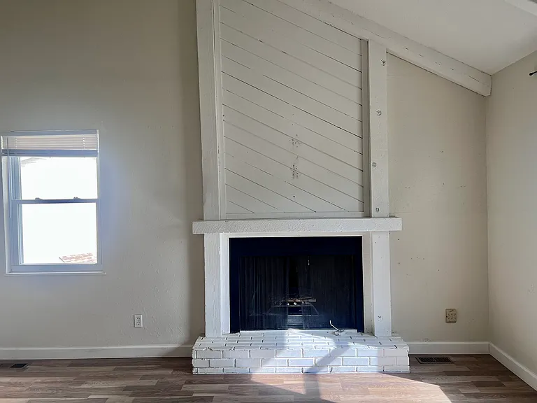 1807 Andrea Dr — Photo 4
