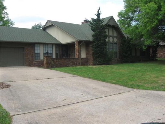 1207 N Oklahoma Pl, Claremore, OK 74017