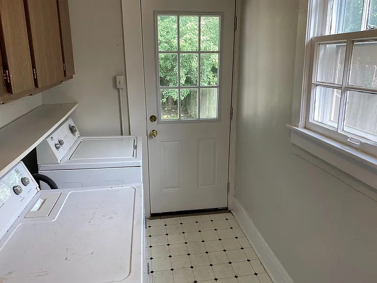 339 Park Ave — Photo 22