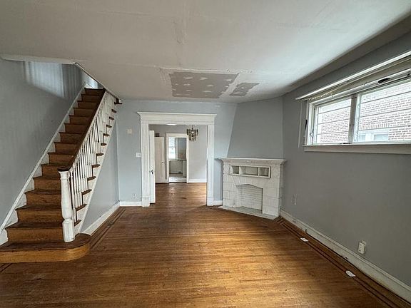 5th image of 820 Fern St