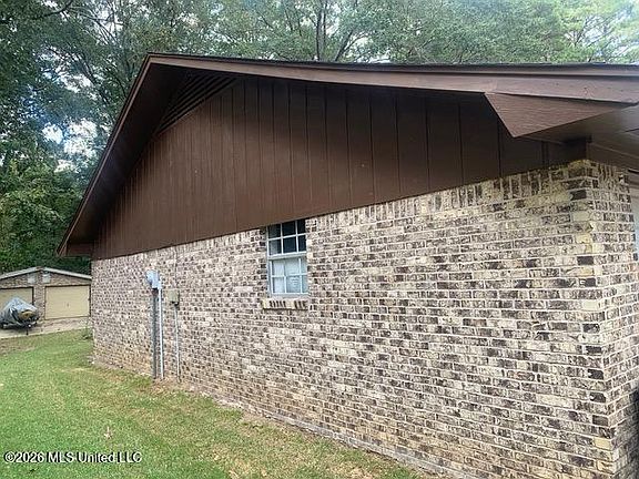 2nd image of 145 W Woodcrest Dr