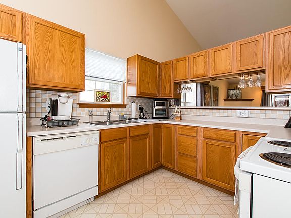 3rd image of 6083 Fairgrove St