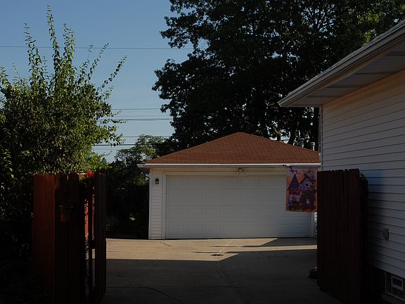 3rd image of 3060 Jeanne Dr
