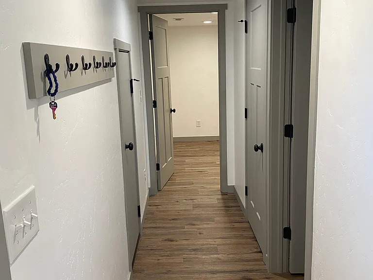 201 S Country Club Dr #BASEMENT — Photo 9