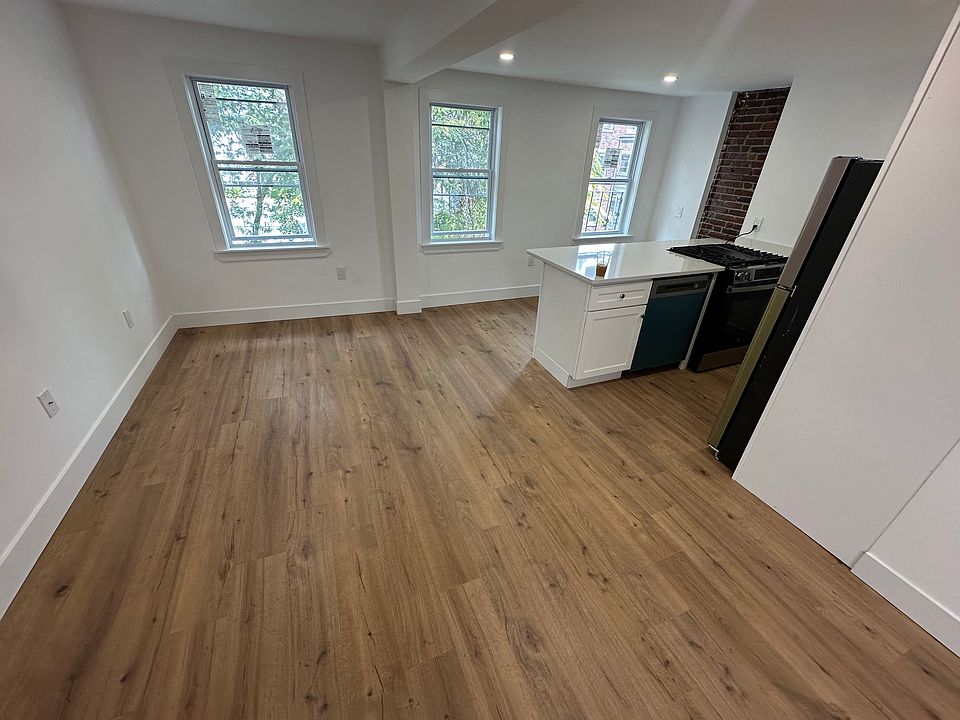 1st image of 40 Gove St #3