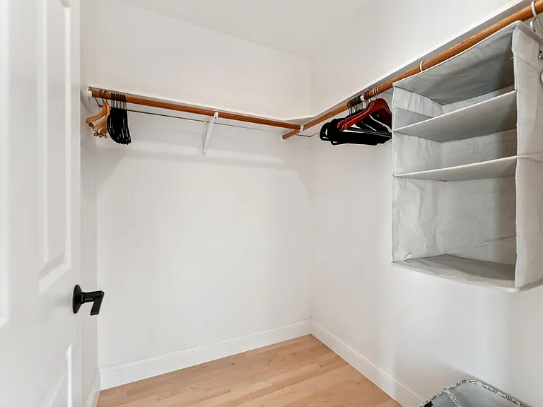 2570 Lillie Ave — Photo 35