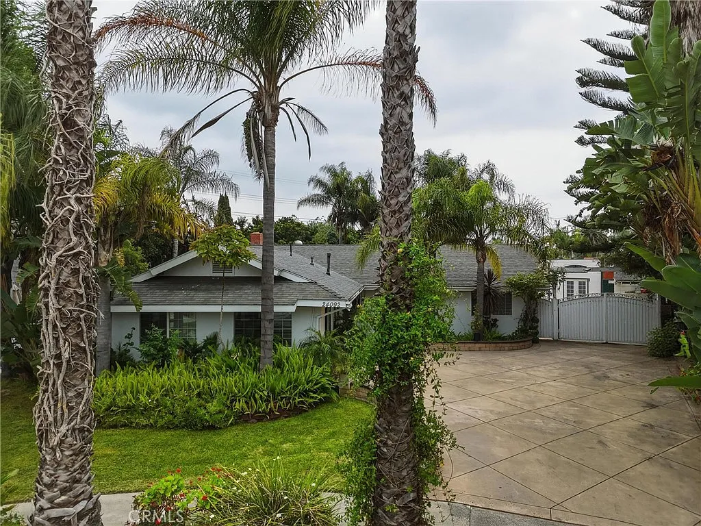 5 bed, 2351 sqft, $10,000 — Photo 2