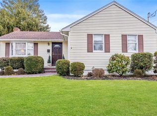 41 Tappan Ave, Babylon, NY