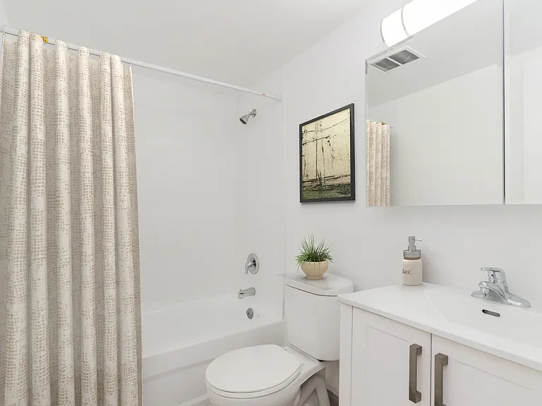 1010 Broadview Ave — Photo 10